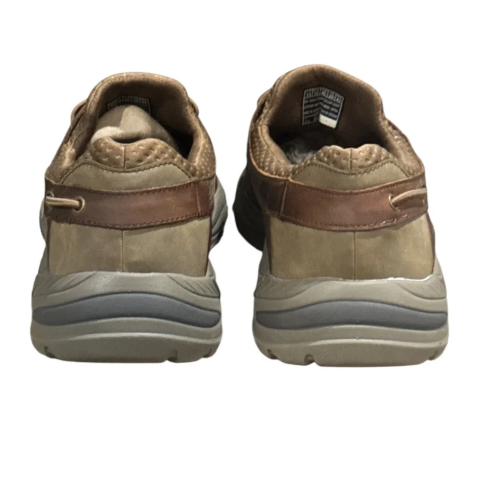 New authentic Skechers leather memory foam arch fit boat shoes men’s 11 display